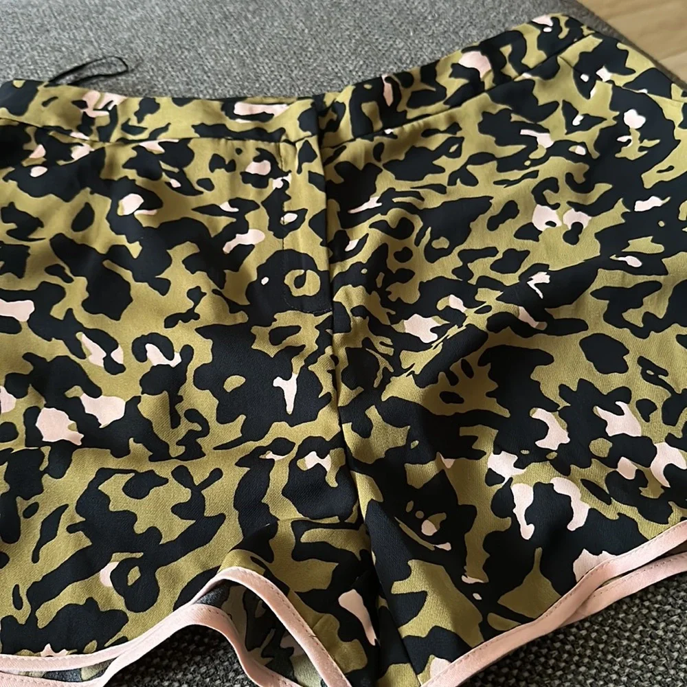Topshop Shorts - Picture 2 of 4